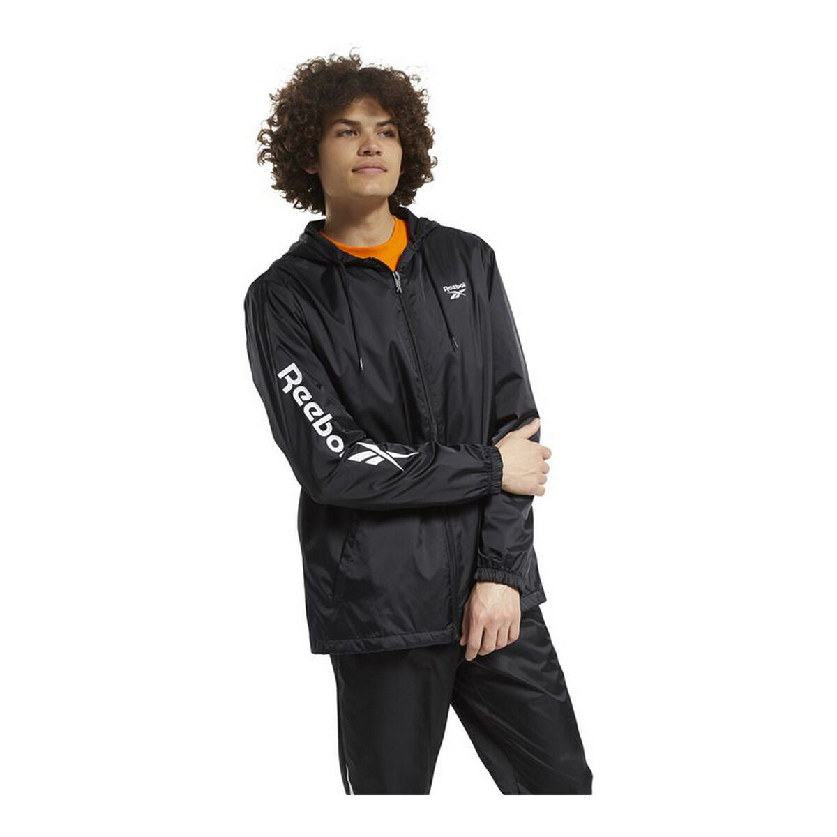 Reebok Classics Windcheater Jacke – Herren-Windjacke aus 100% recyceltem Polyester in Schwarz