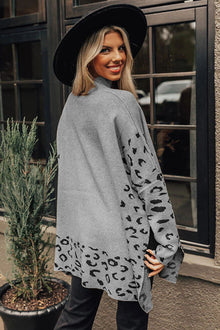 Oversize Leopardenpullover mit hohem Kragen